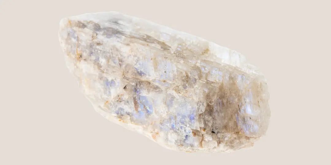 Pierre de lune : une aide naturelle contre l’insomnie