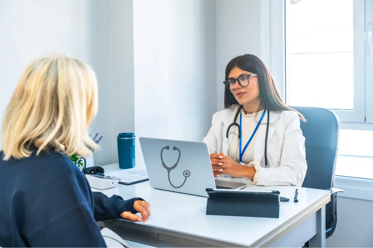 Comment choisir une assurance santé adaptée aux besoins des seniors ?