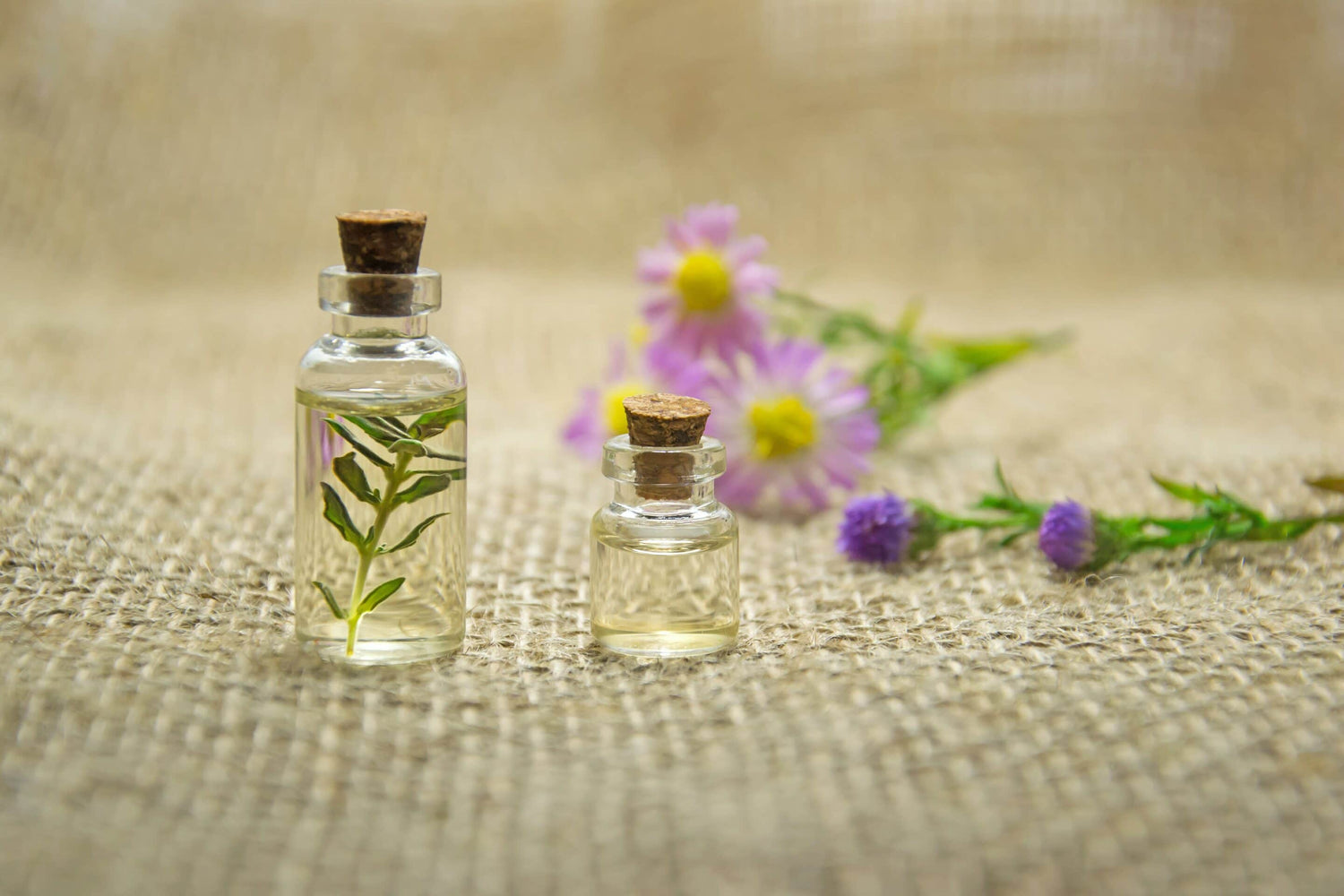 Huiles essentielles : bienfaits, dangers et usages pratiques