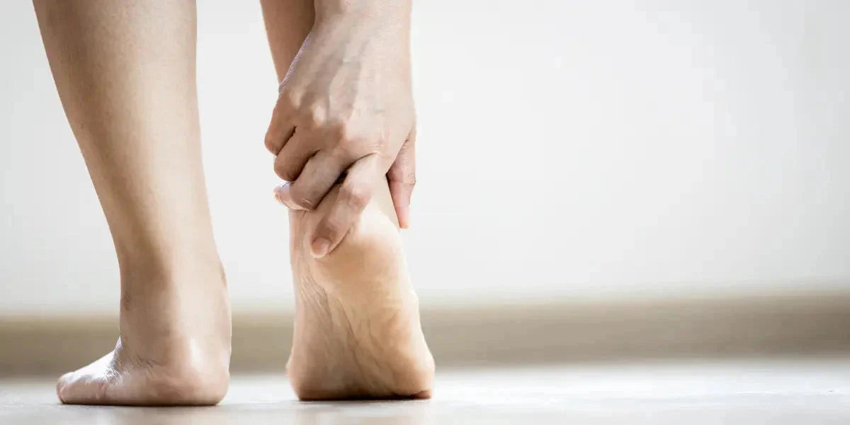 Pieds secs et douloureux : conseils et soins efficaces