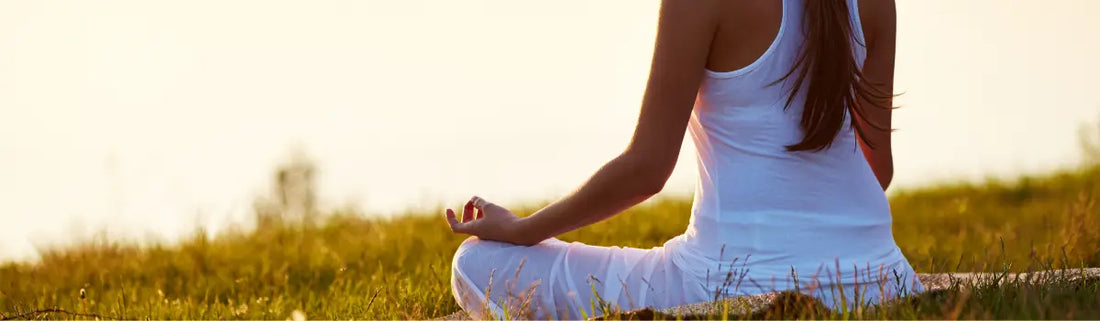 Femme qui fait du yoga